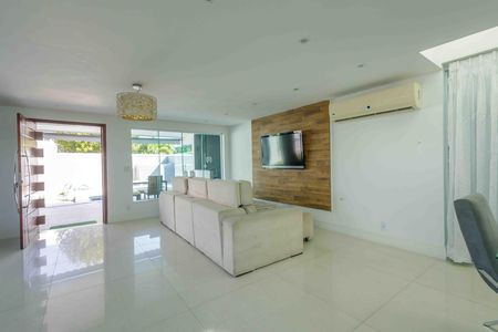 Casa de condomínio para alugar com 370m², 6 quartos e 5 vagas Casa de condomínio para alugar com 370m², 6 quartos e 5 vagasSala