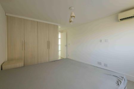 Casa de condomínio para alugar com 370m², 6 quartos e 5 vagas Casa de condomínio para alugar com 370m², 6 quartos e 5 vagasSuíte 4