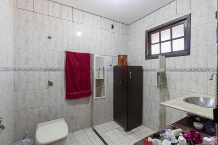 Casa à venda com 430m², 5 quartos e 3 vagasBanheiro da Suíte 2