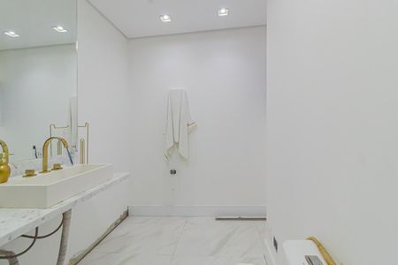 Casa à venda com 900m², 5 quartos e 7 vagasBanheiro da Suíte 2