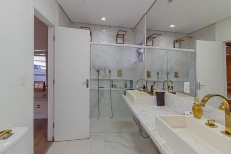 Casa à venda com 900m², 5 quartos e 7 vagasBanheiro da Suíte 2