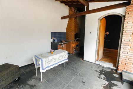 Casa à venda com 176m², 4 quartos e 2 vagas Casa à venda com 176m², 4 quartos e 2 vagasQuintal