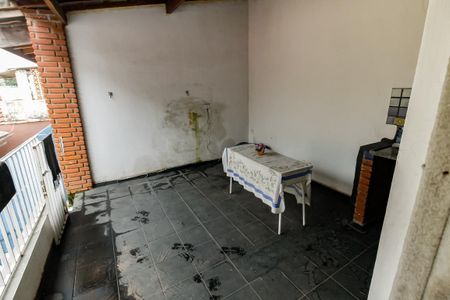 Casa à venda com 176m², 4 quartos e 2 vagas Casa à venda com 176m², 4 quartos e 2 vagasQuintal