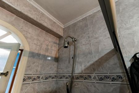 Casa à venda com 176m², 4 quartos e 2 vagas Casa à venda com 176m², 4 quartos e 2 vagasBanheiro da Suíte