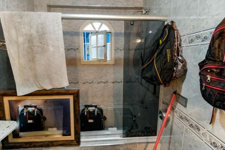 Casa à venda com 176m², 4 quartos e 2 vagas Casa à venda com 176m², 4 quartos e 2 vagasBanheiro da Suíte