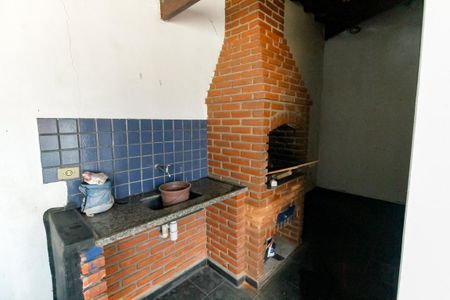 Casa à venda com 176m², 4 quartos e 2 vagas Casa à venda com 176m², 4 quartos e 2 vagasQuintal