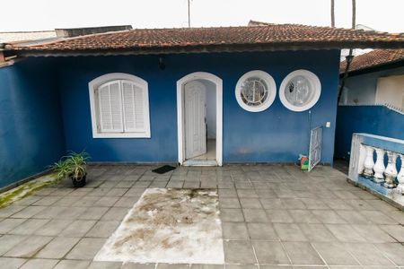 Casa à venda com 176m², 4 quartos e 2 vagas Casa à venda com 176m², 4 quartos e 2 vagasFachada