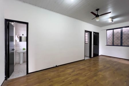 Casa à venda com 120m², 2 quartos e 4 vagas Casa à venda com 120m², 2 quartos e 4 vagasSala