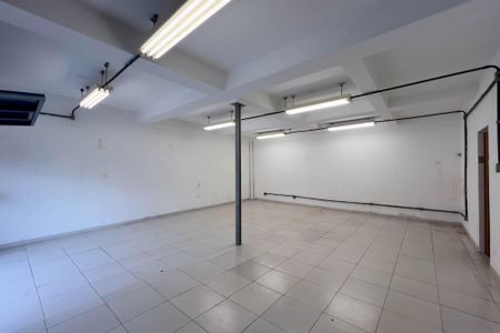 Casa à venda com 120m², 2 quartos e 4 vagas Casa à venda com 120m², 2 quartos e 4 vagasGaragem