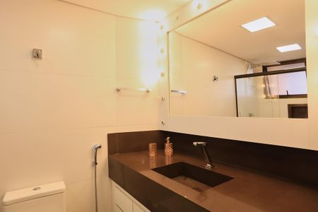 Apartamento para alugar com 250m², 4 quartos e 3 vagasBanheiro da Suíte 2