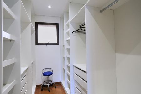 Apartamento para alugar com 250m², 4 quartos e 3 vagasCloset da suíte