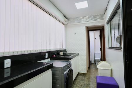 Apartamento para alugar com 250m², 4 quartos e 3 vagasÁrea de Serviço