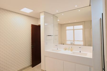 Apartamento para alugar com 250m², 4 quartos e 3 vagasBanheiro da Suíte