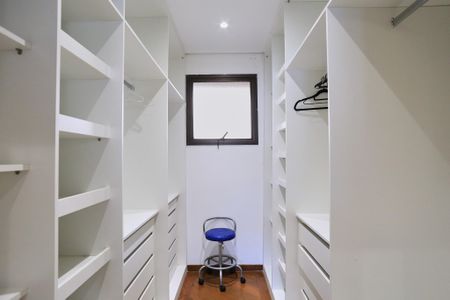 Apartamento para alugar com 250m², 4 quartos e 3 vagasCloset da suíte