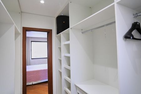 Apartamento para alugar com 250m², 4 quartos e 3 vagasCloset da suíte