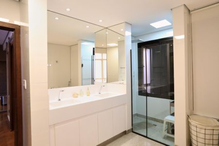 Apartamento para alugar com 250m², 4 quartos e 3 vagasBanheiro da Suíte