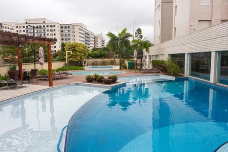 Apartamento à venda com 117m², 4 quartos e 2 vagasÁrea comum - Piscina