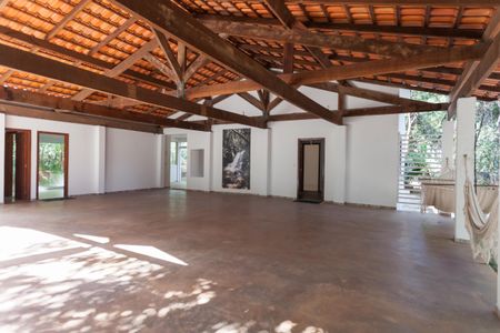 Casa de condomínio para alugar com 300m², 5 quartos e 8 vagas Casa de condomínio para alugar com 300m², 5 quartos e 8 vagasVaranda