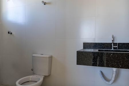 Apartamento à venda com 82m², 2 quartos e 2 vagas Apartamento à venda com 82m², 2 quartos e 2 vagasBanheiro da Suíte
