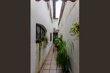 Casa para alugar com 203m², 4 quartos e 2 vagas Casa para alugar com 203m², 4 quartos e 2 vagasCorredor externo