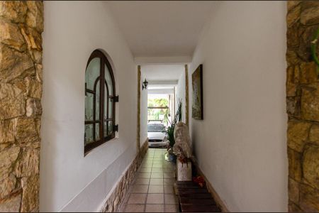 Casa para alugar com 203m², 4 quartos e 2 vagas Casa para alugar com 203m², 4 quartos e 2 vagasCorredor externo