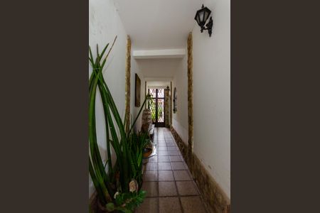 Casa para alugar com 203m², 4 quartos e 2 vagas Casa para alugar com 203m², 4 quartos e 2 vagasCorredor externo