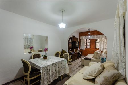 Casa para alugar com 203m², 4 quartos e 2 vagas Casa para alugar com 203m², 4 quartos e 2 vagasSala