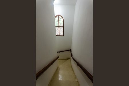 Casa para alugar com 203m², 4 quartos e 2 vagas Casa para alugar com 203m², 4 quartos e 2 vagasEscada