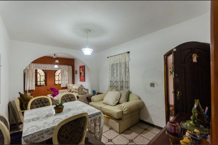 Casa para alugar com 203m², 4 quartos e 2 vagas Casa para alugar com 203m², 4 quartos e 2 vagasSala