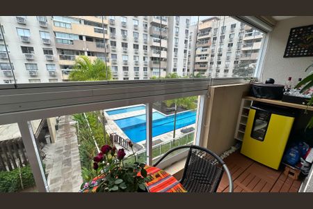 Apartamento à venda com 64m², 2 quartos e 1 vaga Apartamento à venda com 64m², 2 quartos e 1 vagaVaranda