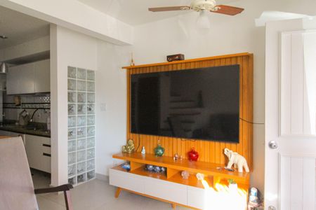 Casa de condomínio à venda com 100m², 3 quartos e 2 vagasSala