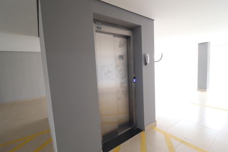 Apartamento à venda com 102m², 2 quartos e 1 vagaElevador