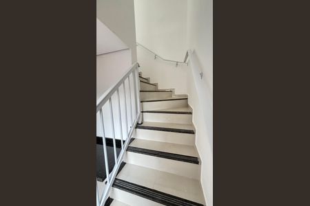 Apartamento para alugar com 90m², 2 quartos e 1 vagaEscada