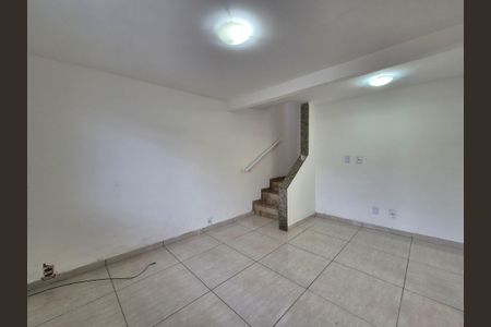 Casa à venda com 95m², 2 quartos e 1 vagaSala