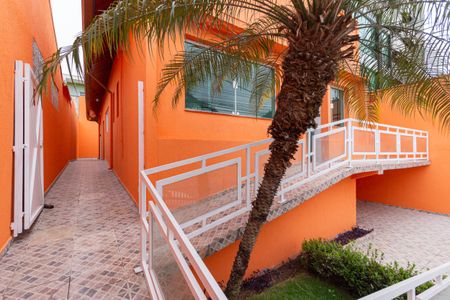 Casa à venda com 233m², 6 quartos e 2 vagas Casa à venda com 233m², 6 quartos e 2 vagasQuintal