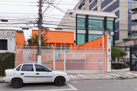 Casa à venda com 233m², 6 quartos e 2 vagas Casa à venda com 233m², 6 quartos e 2 vagasFachada