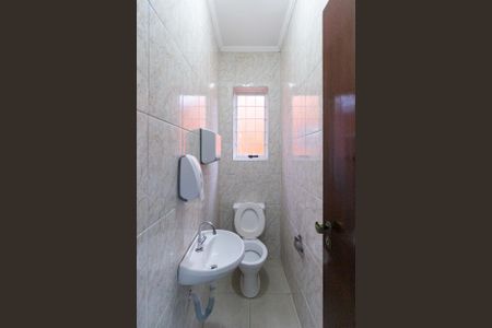 Casa à venda com 233m², 6 quartos e 2 vagas Casa à venda com 233m², 6 quartos e 2 vagasLavabo