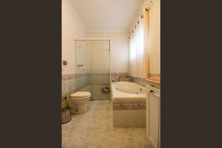 Casa de condomínio para alugar com 268m², 3 quartos e 3 vagasBanheiro da Suíte