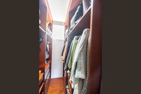 Casa de condomínio para alugar com 268m², 3 quartos e 3 vagasCloset da suíte