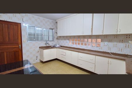 Casa à venda com 128m², 2 quartos e 2 vagas Casa à venda com 128m², 2 quartos e 2 vagasCozinha