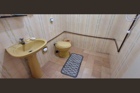 Casa à venda com 128m², 2 quartos e 2 vagas Casa à venda com 128m², 2 quartos e 2 vagasBanheiro de Serviço