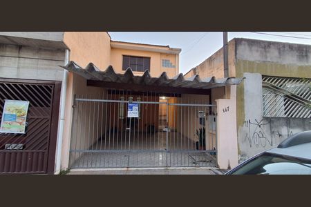 Casa à venda com 128m², 2 quartos e 2 vagas Casa à venda com 128m², 2 quartos e 2 vagasFachada