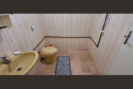 Casa à venda com 128m², 2 quartos e 2 vagas Casa à venda com 128m², 2 quartos e 2 vagasBanheiro de Serviço