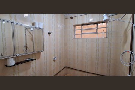 Casa à venda com 128m², 2 quartos e 2 vagas Casa à venda com 128m², 2 quartos e 2 vagasBanheiro de Serviço