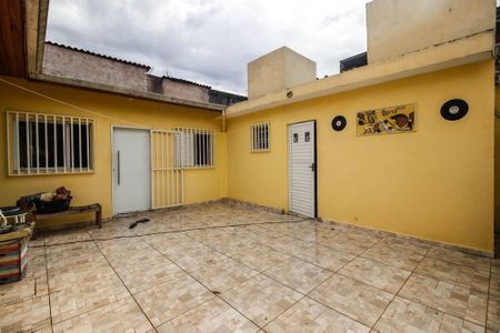 Casa à venda com 92m², 2 quartos e 3 vagas Casa à venda com 92m², 2 quartos e 3 vagasQuintal