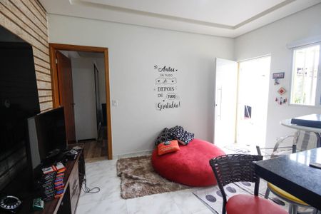 Casa à venda com 92m², 2 quartos e 3 vagas Casa à venda com 92m², 2 quartos e 3 vagasSala