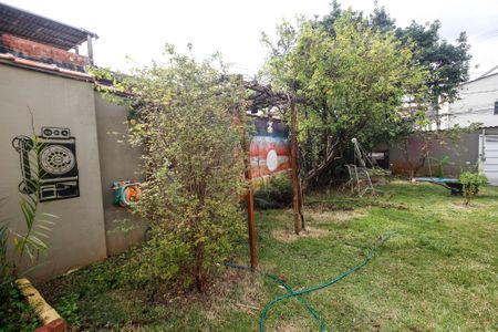 Casa à venda com 92m², 2 quartos e 3 vagas Casa à venda com 92m², 2 quartos e 3 vagasGaragem