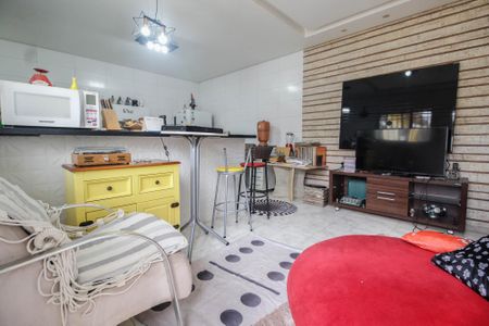 Casa à venda com 92m², 2 quartos e 3 vagas Casa à venda com 92m², 2 quartos e 3 vagasSala