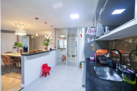 Apartamento à venda com 107m², 3 quartos e 2 vagas Apartamento à venda com 107m², 3 quartos e 2 vagasCozinha