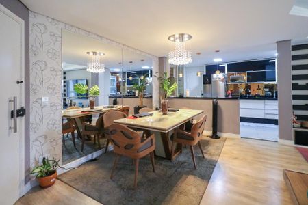 Apartamento à venda com 107m², 3 quartos e 2 vagas Apartamento à venda com 107m², 3 quartos e 2 vagasSala de Jantar